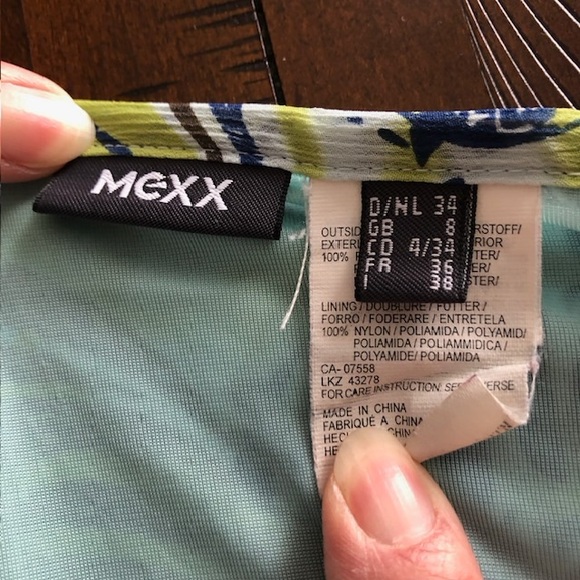 Mexx blue & green pattern slant skirt size 8 fully lined ruffles towards hem - Picture 5 of 5